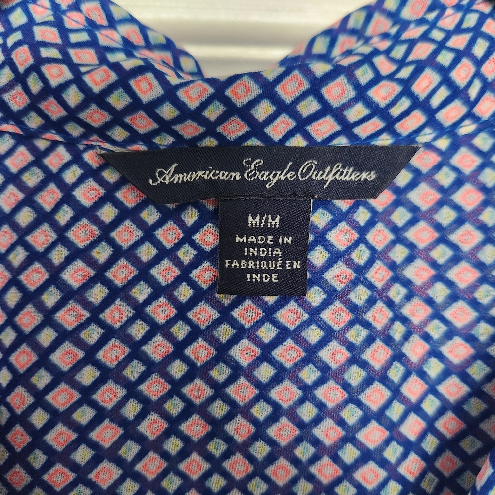 Bold Patterned Button-Up Blouse - Picture 6 of 7